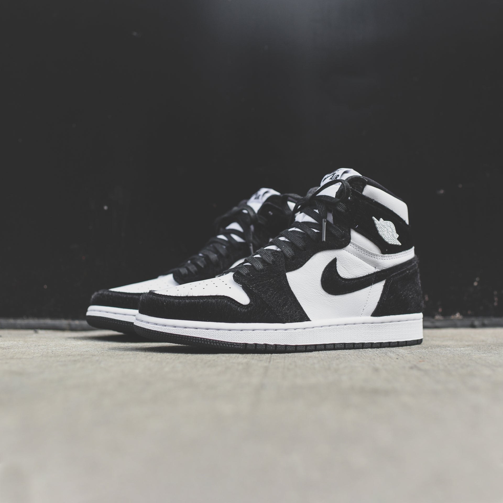 Nike WMNS Air Jordan 1 High OG - Black / Metallic Gold / White