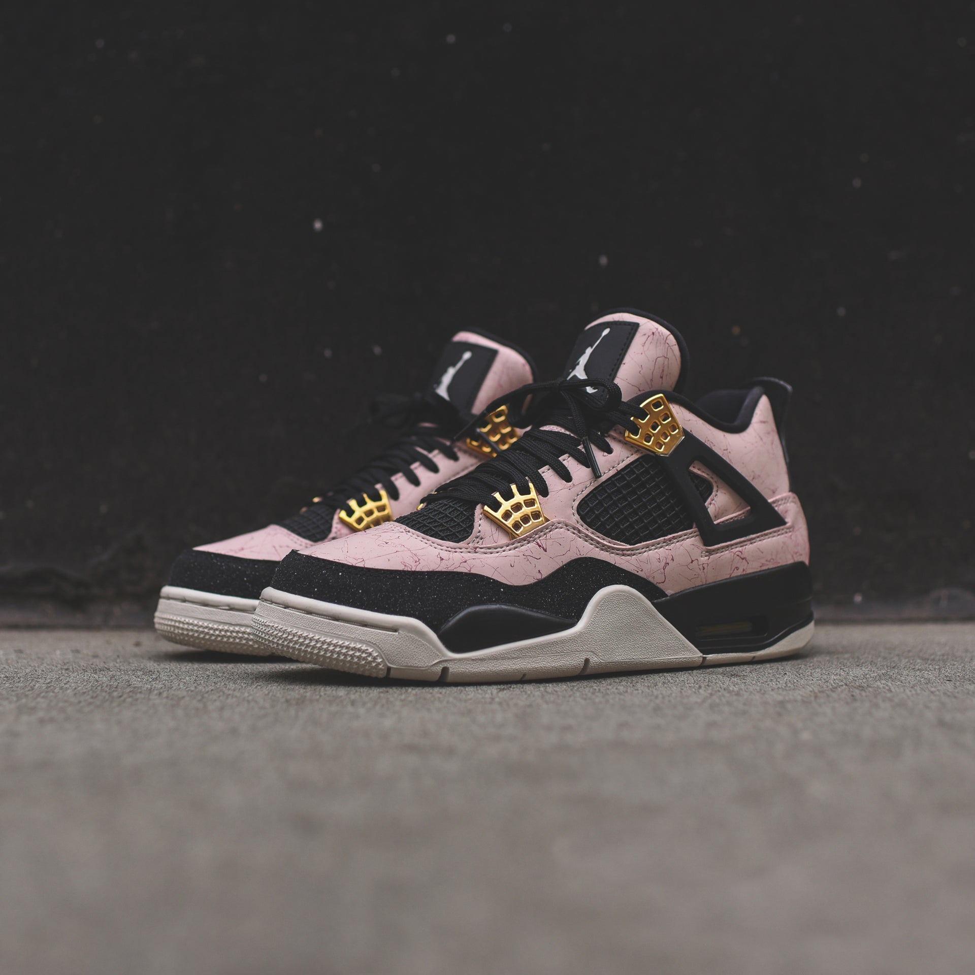 Nike WMNS Air Jordan 4 Retro - Silt Red / Black / Phantom / Volt