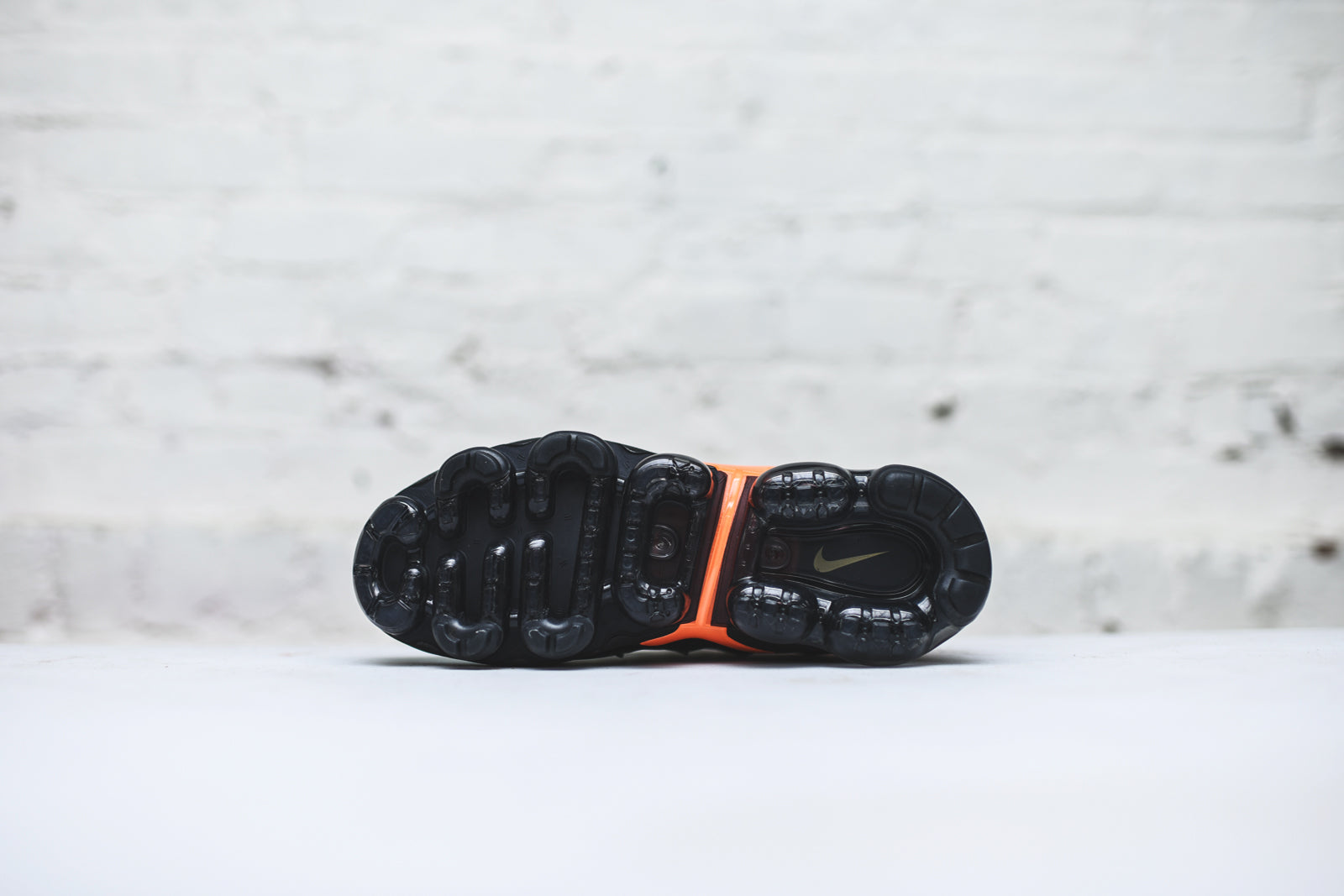Nike WMNS Air Vapormax Plus - Black / Teal / Red