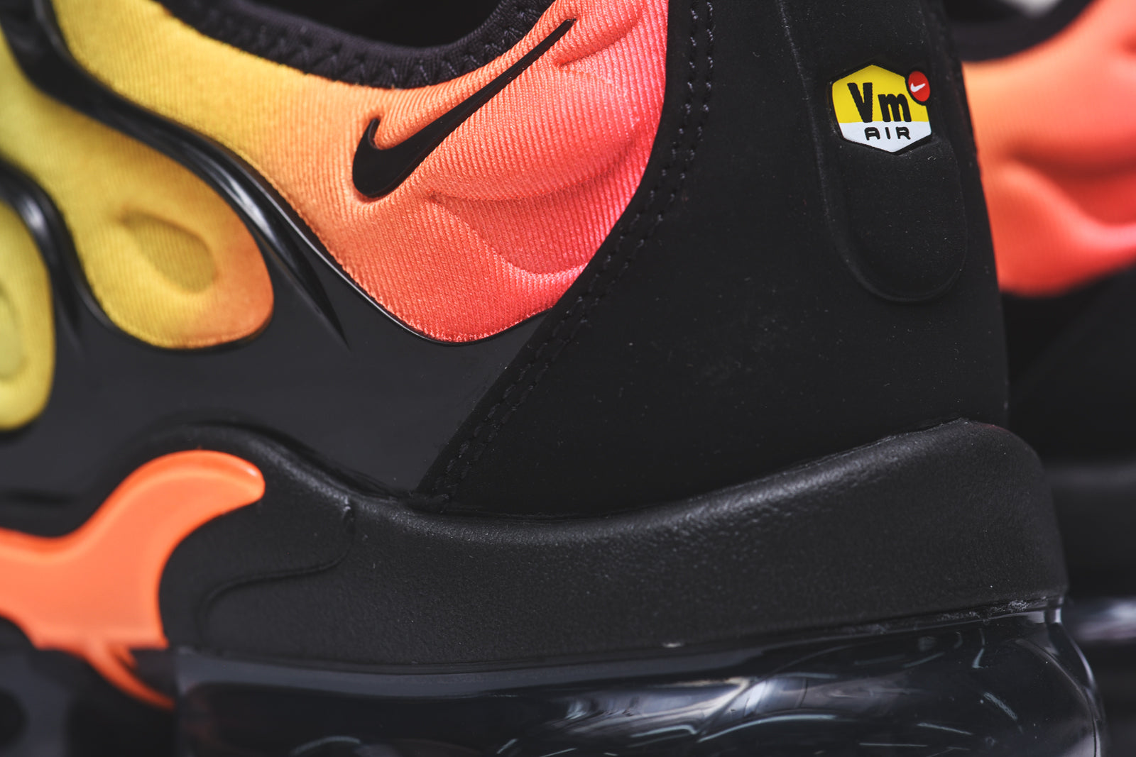 Nike WMNS Air Vapormax Plus - Black / Teal / Red