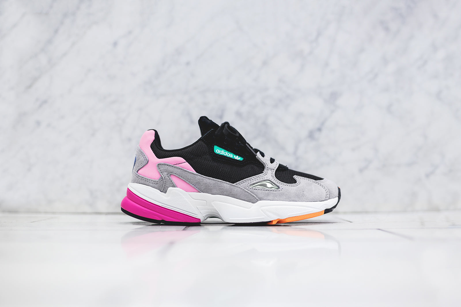 adidas Originals WMNS Falcon - Black / Pink