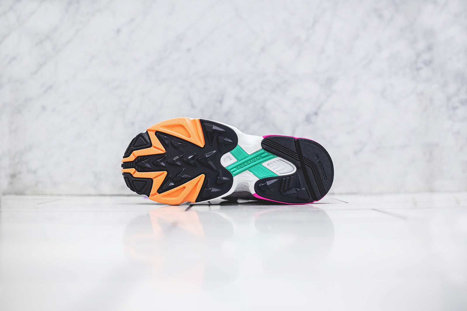 adidas Originals WMNS Falcon - Black / Pink