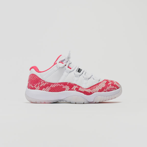 Wmns air jordan 11 retro low deals (white / watermelon - black)
