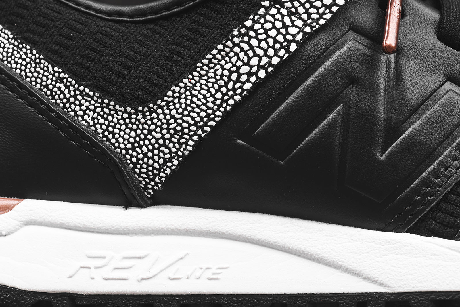 New Balance WMNS 247 - Black / Copper