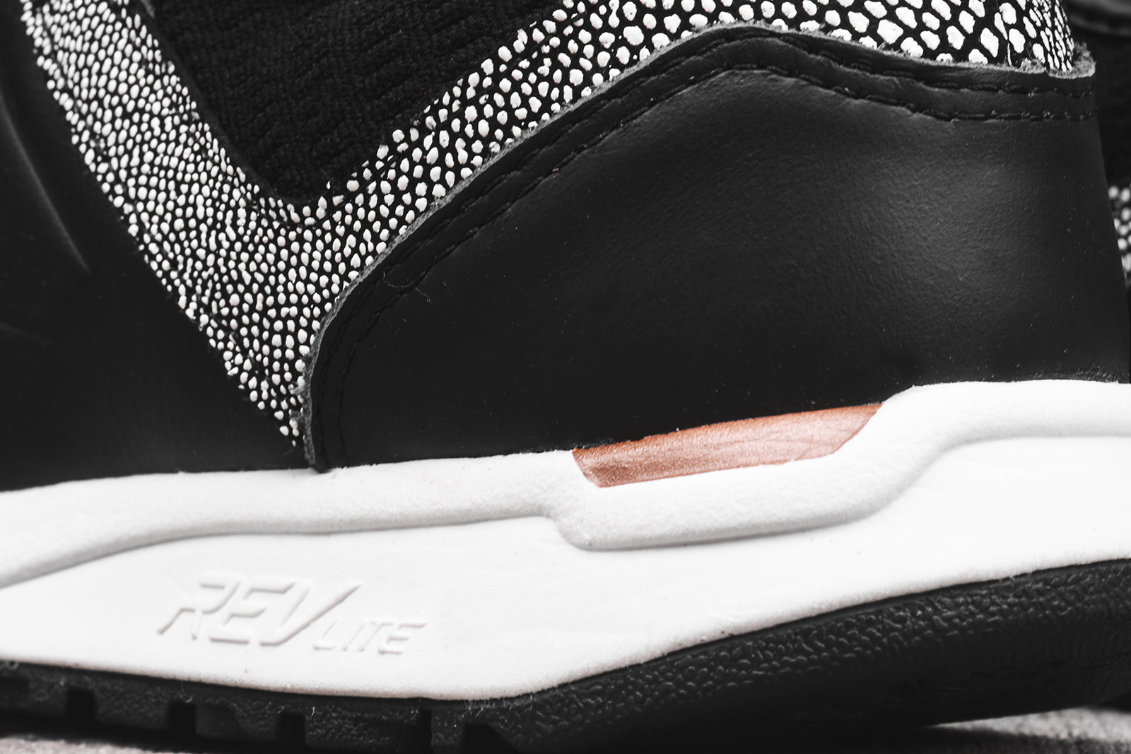 New Balance WMNS 247 - Black / Copper