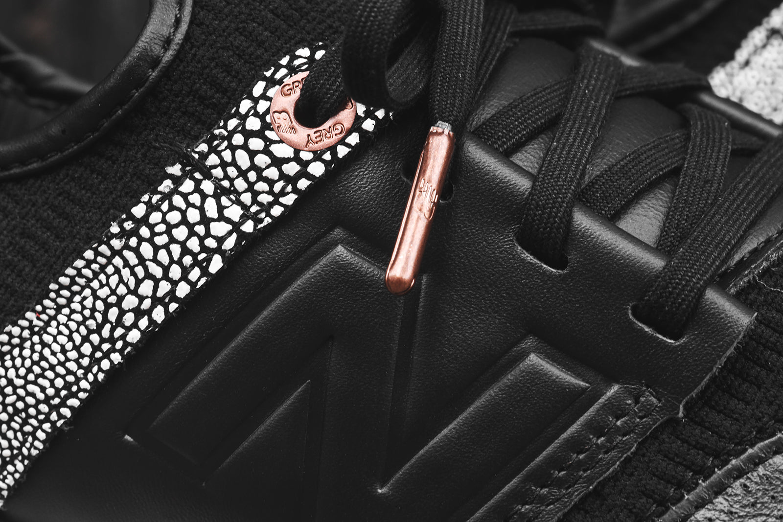 New Balance WMNS 247 - Black / Copper