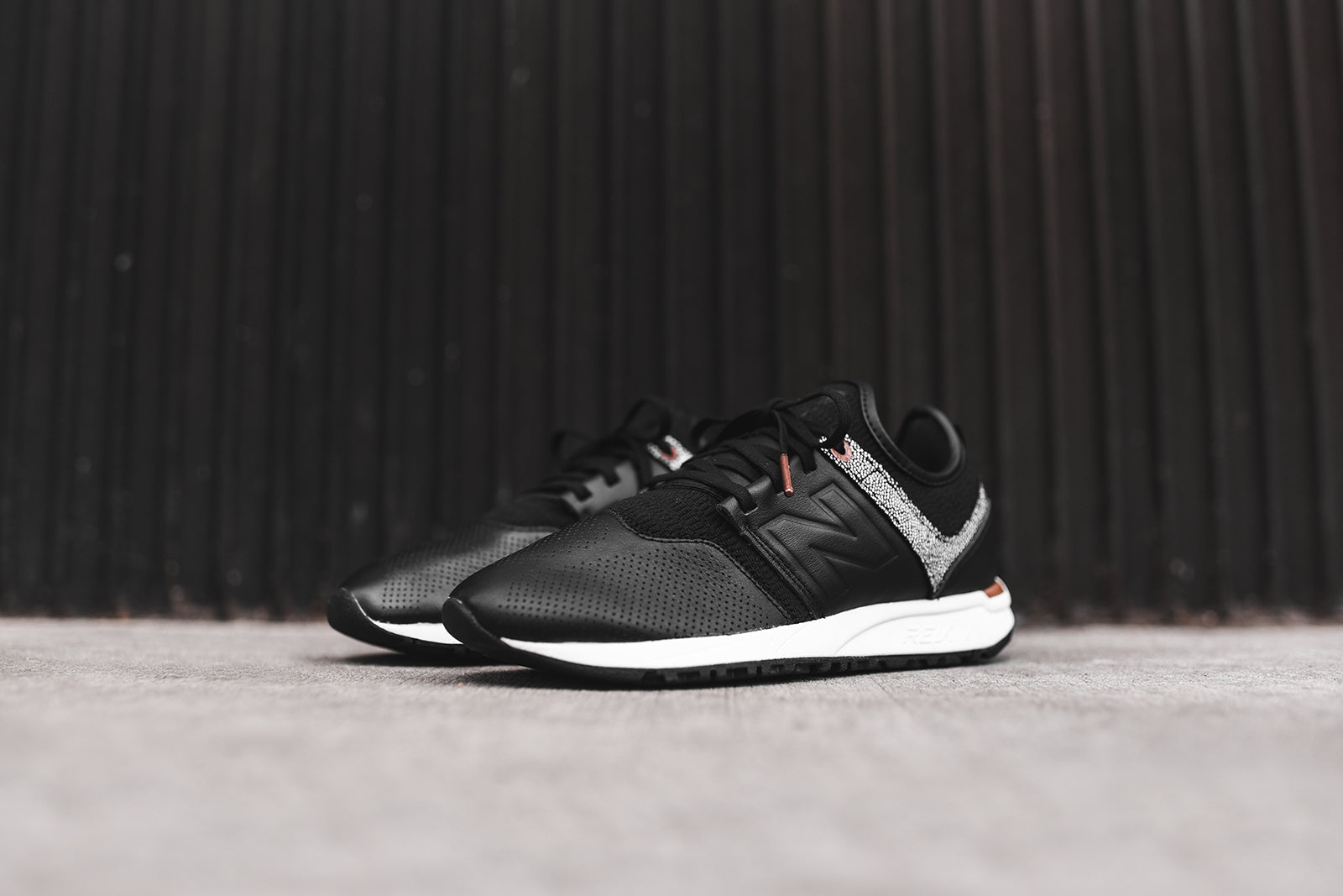 New Balance WMNS 247 - Black / Copper