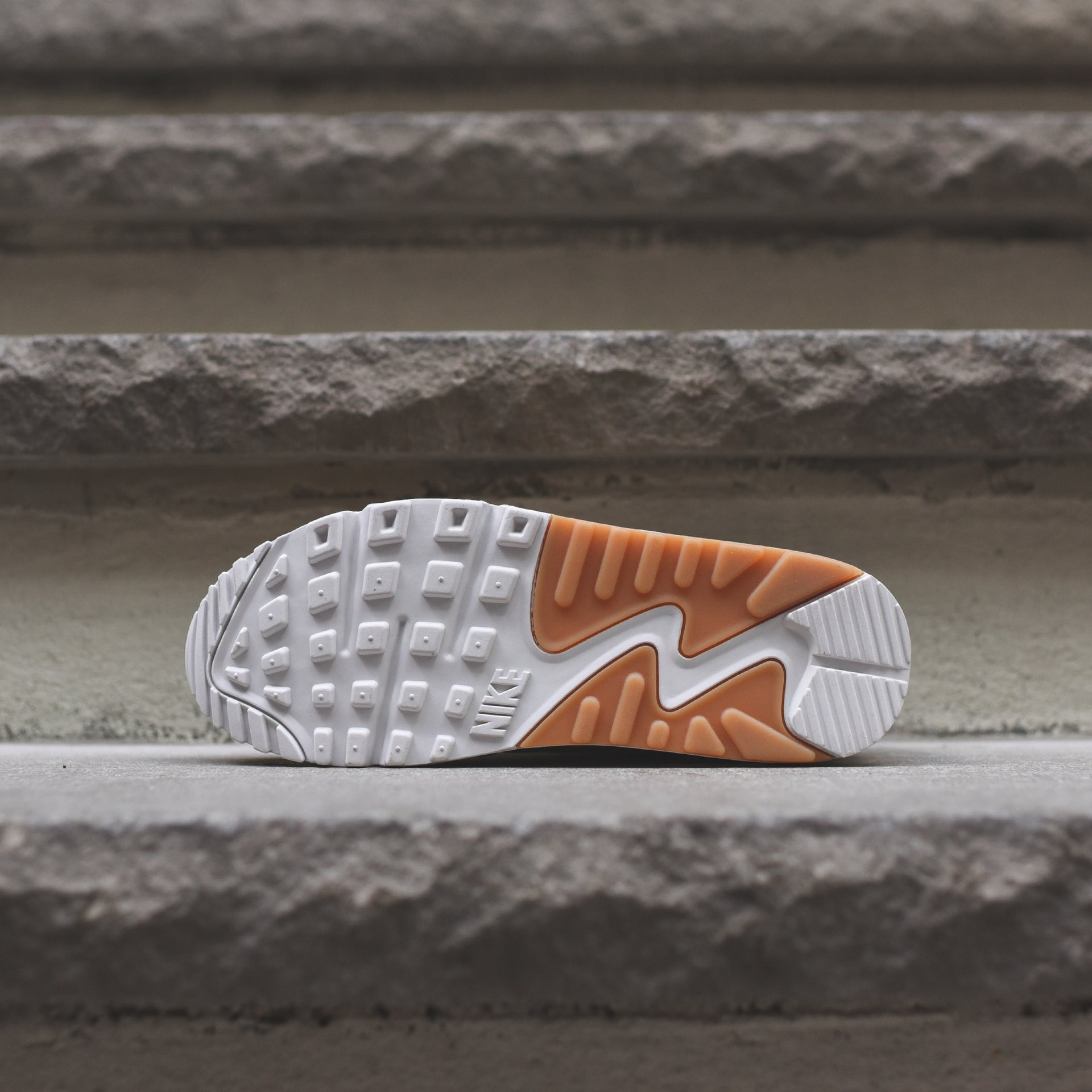 Nike WMNS Air Max 90/1 - Guava Ice / Wheat Gold / Summit White