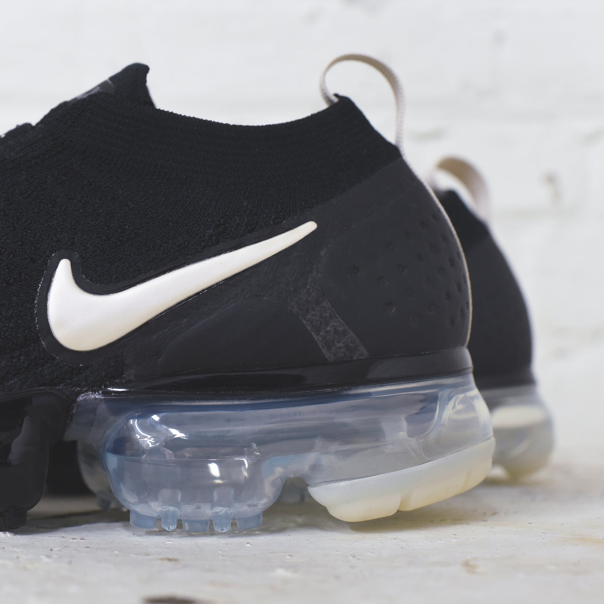 Nike WMNS Air VaporMax Flyknit Moc 2 - Black / Light Cream / White