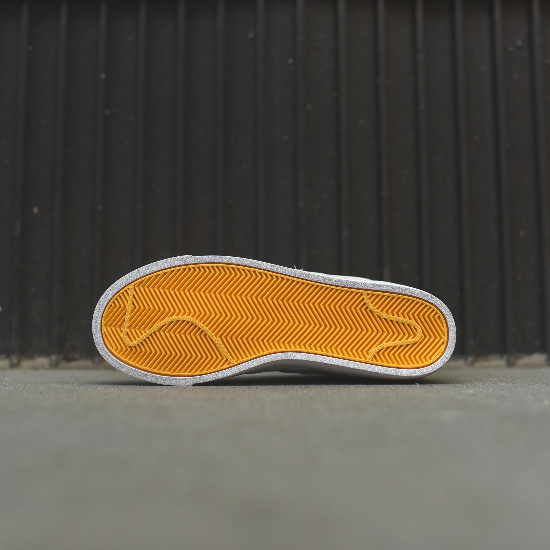 Nike WMNS Blazer Mid - Bright Citron / Light Orewood Brown / Sunble