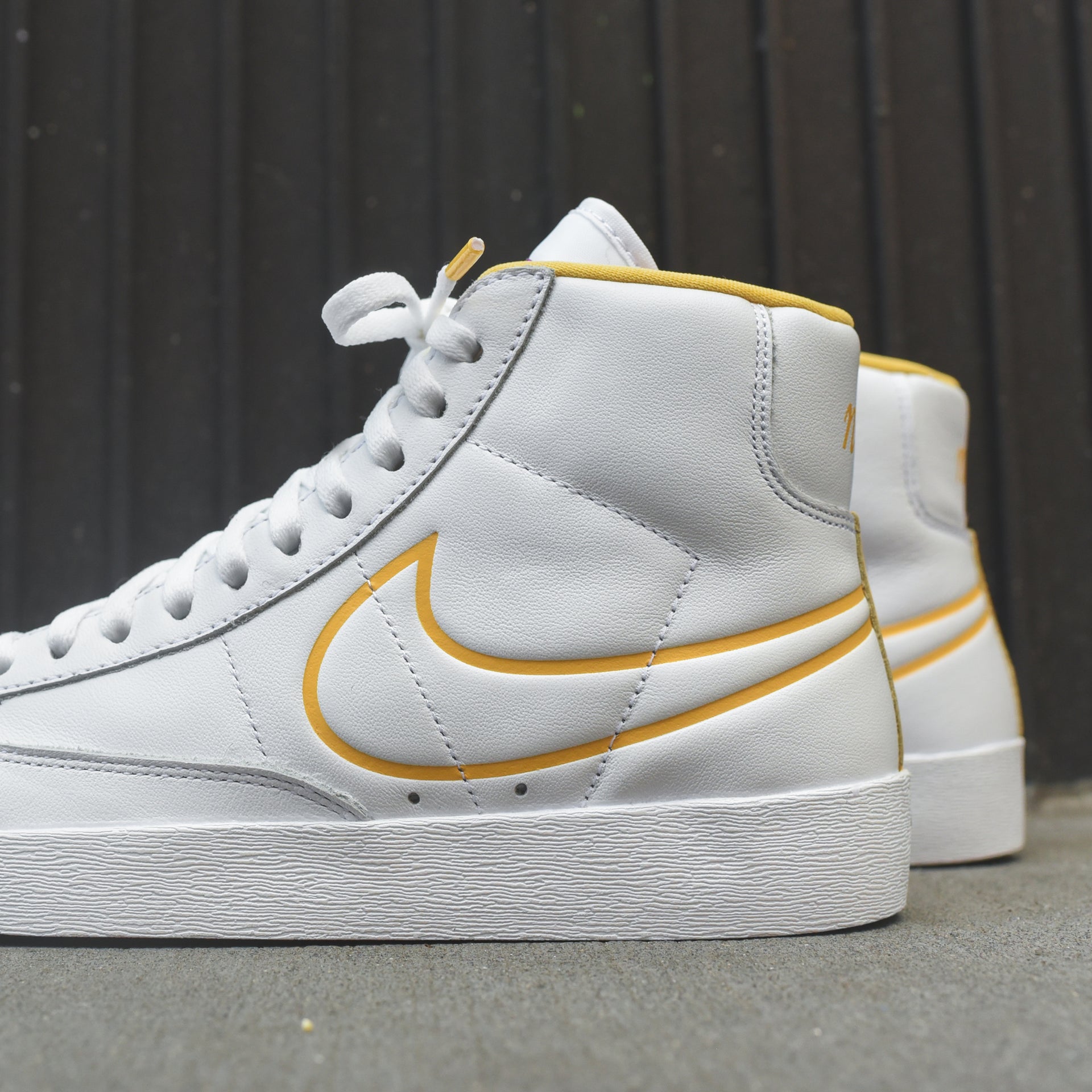 Nike WMNS Blazer Mid - Bright Citron / Light Orewood Brown / Sunble