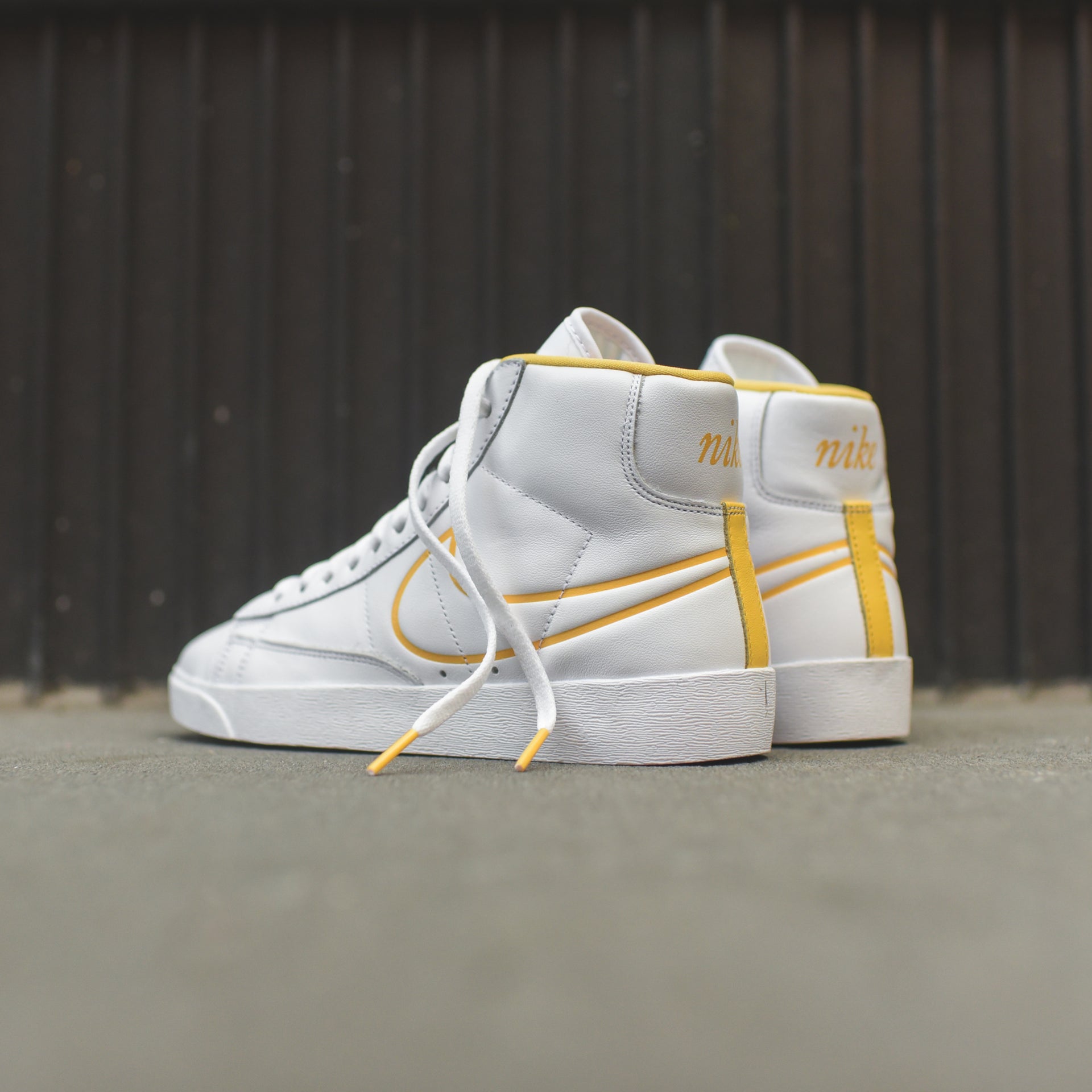 Nike WMNS Blazer Mid - Bright Citron / Light Orewood Brown / Sunble