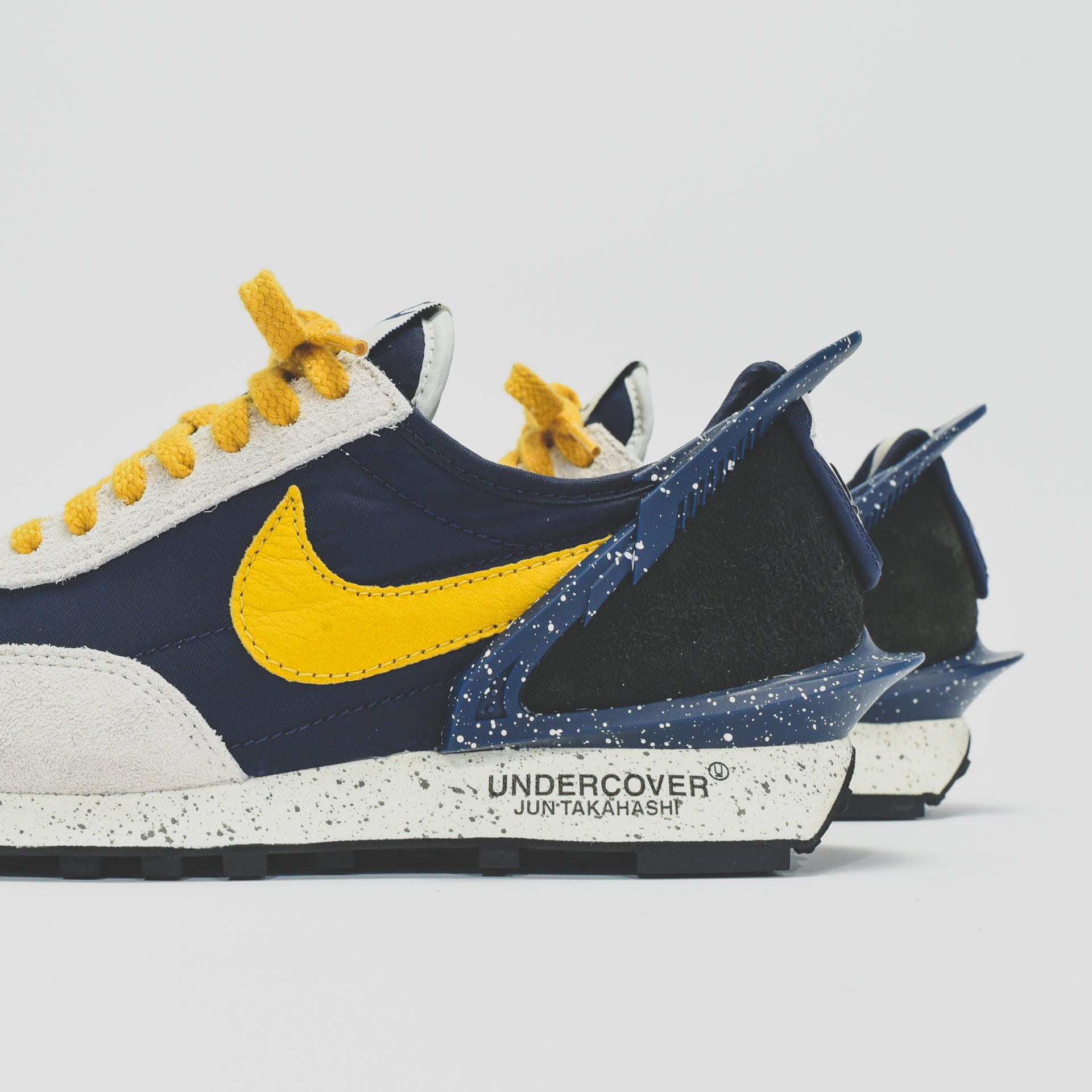 Nike x Undercover WMNS Daybreak - Obsidian / Gold Dart / Sail