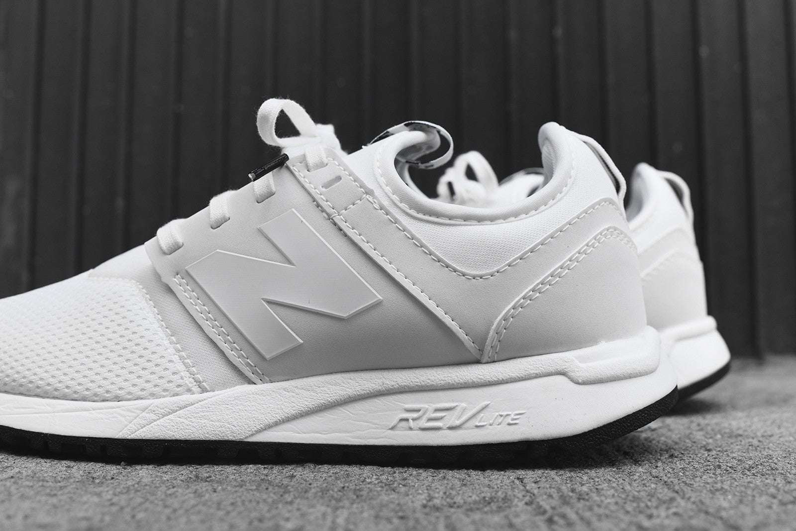 New Balance WMNS RL247FB - White