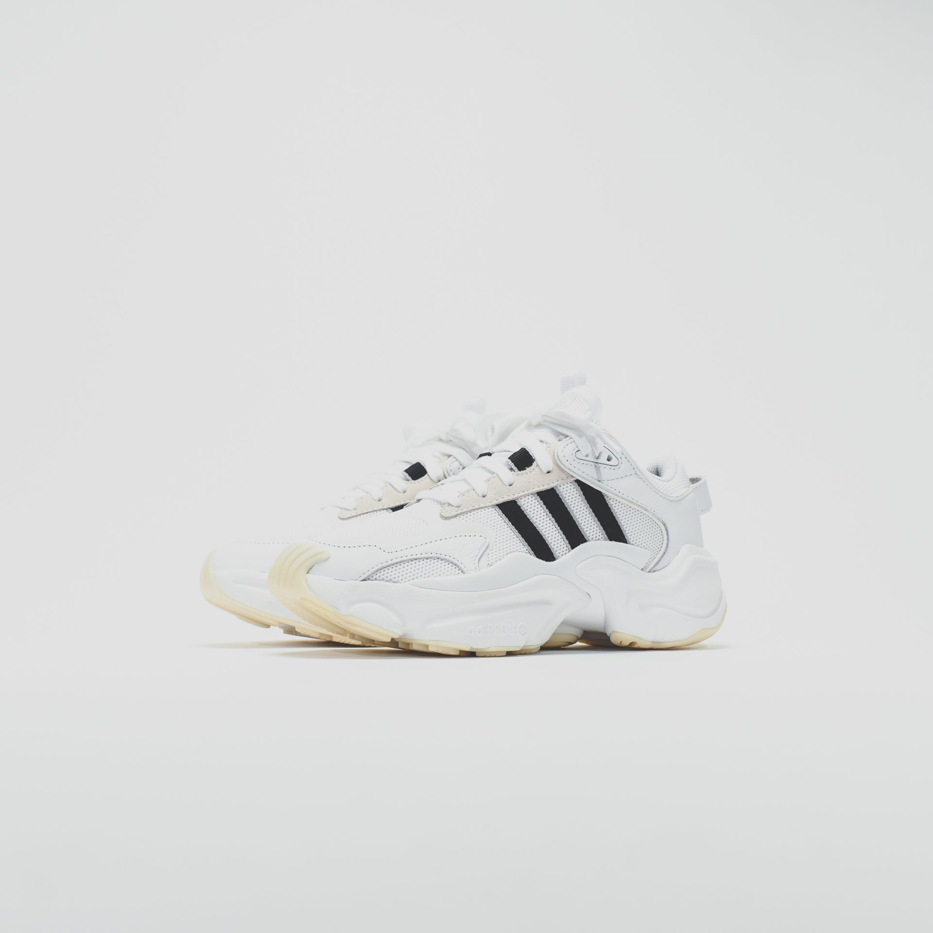 adidas Originals WMNS Tephra Runner - White / Core Black / Grey Two