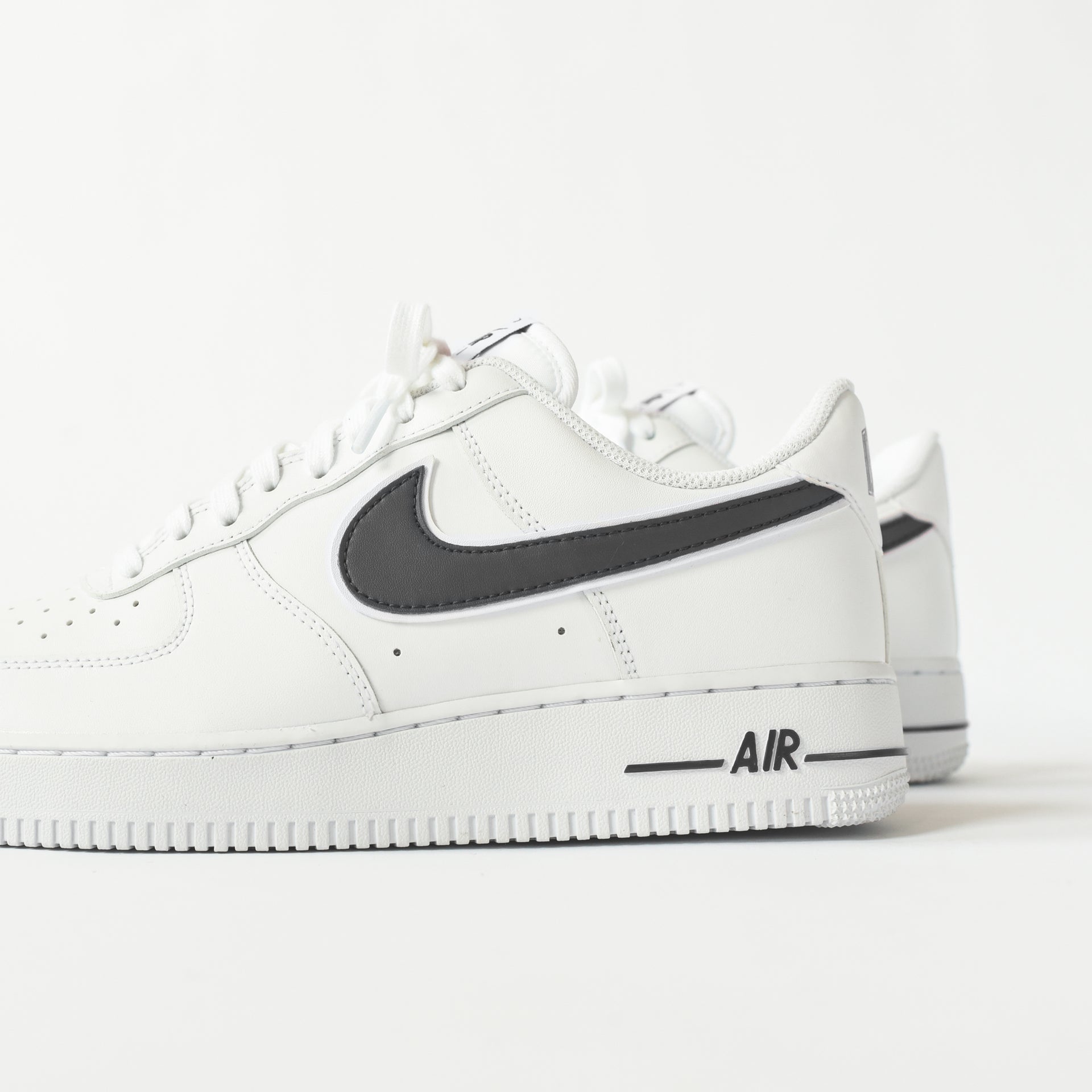 Nike Air Force 1 '07 Low - White / Black