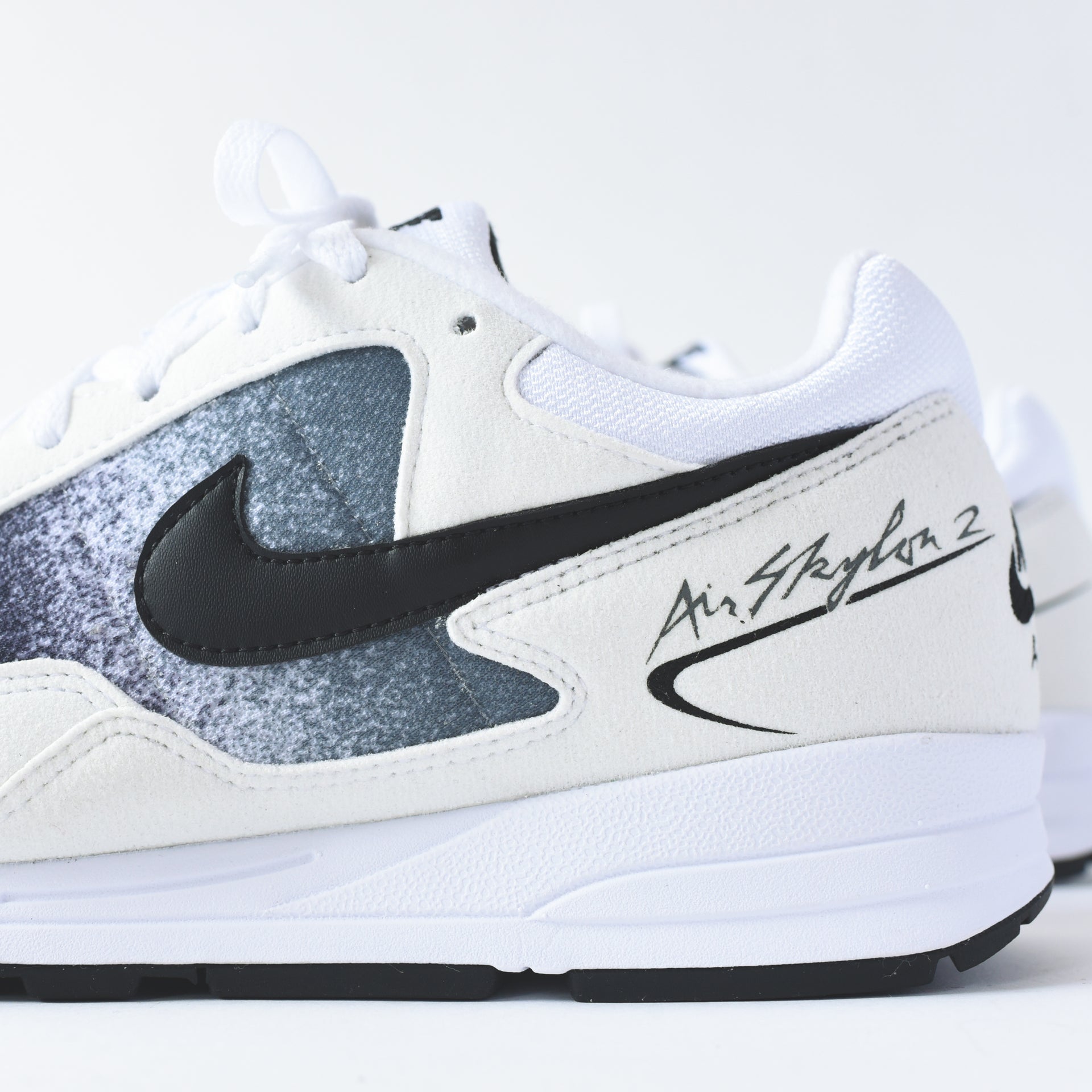 Nike Air Skylon II - White / Black